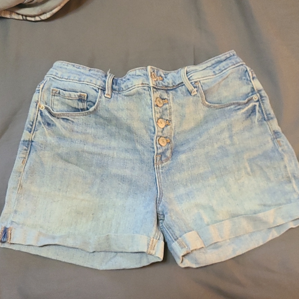 A size 8 pair of old navy shorts